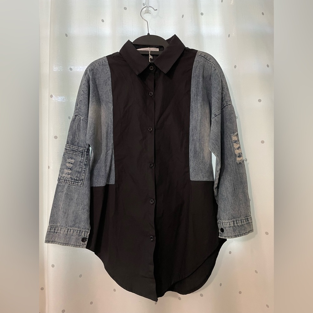 Women's Black and Blue Button-Up Blouse